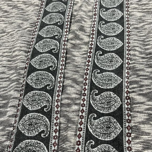 Tigerlily Australia Brand Open Knit Gray Cardigan Paisley Accents Medium Pockets - Picture 15 of 16